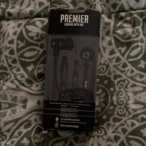 Premier Black Noise-Isolating Earbuds